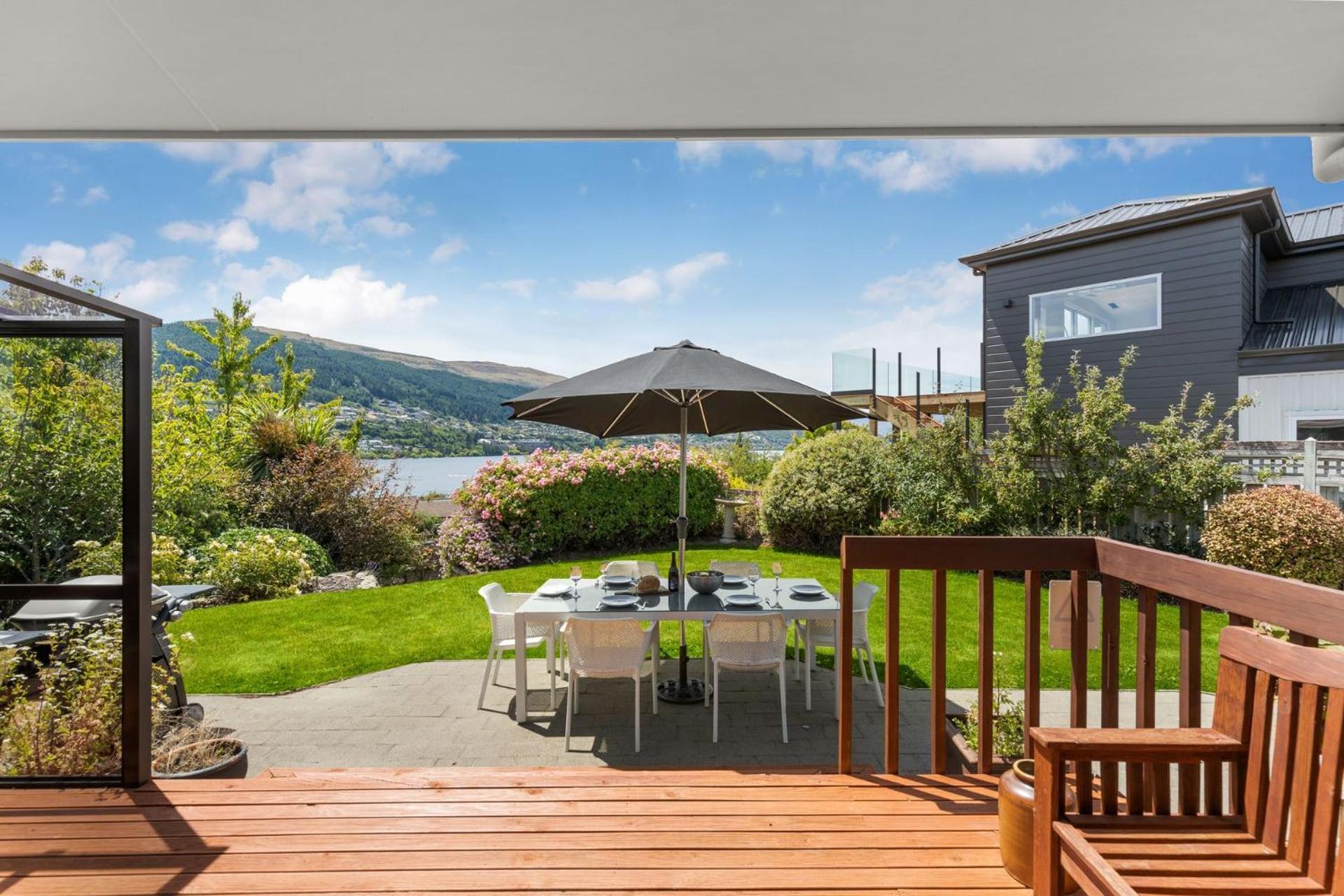 Tranquil Heights Villa Queenstown Exteriör bild